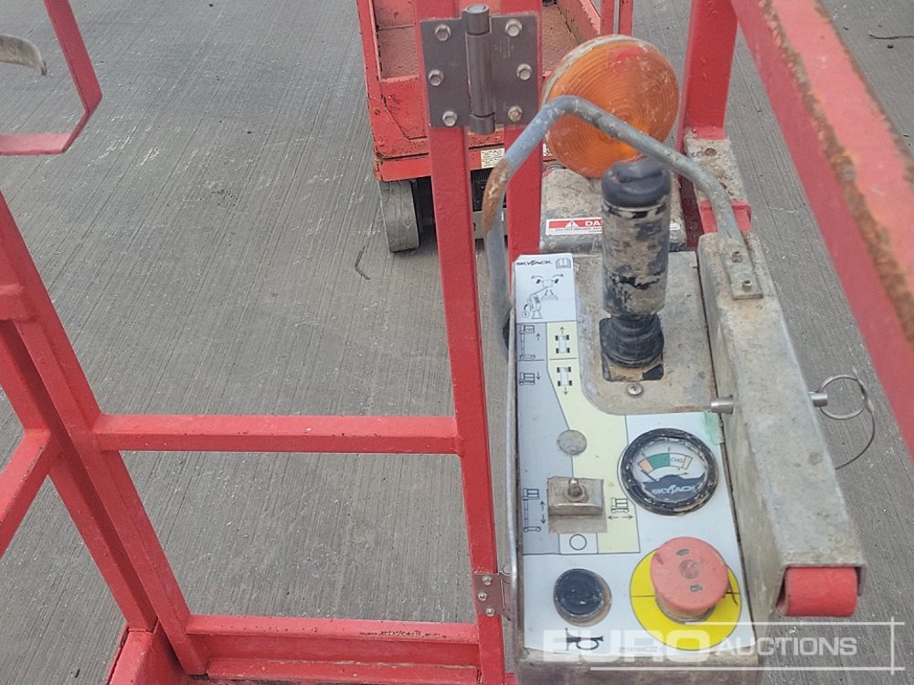 Platform pengangkat SkyJack SJ16: gambar 20