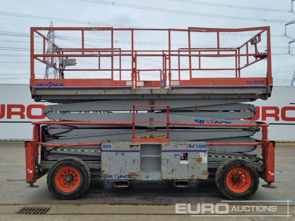 SkyJack SJ9250 - Platform pengangkat: gambar 2 SkyJack SJ9250 - Platform pengangkat: gambar 2