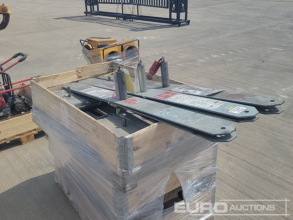 Stillage of Base Weights & Man Anchors (3 of) - Membangun inventaris: gambar 3 Stillage of Base Weights & Man Anchors (3 of) - Membangun inventaris: gambar 3
