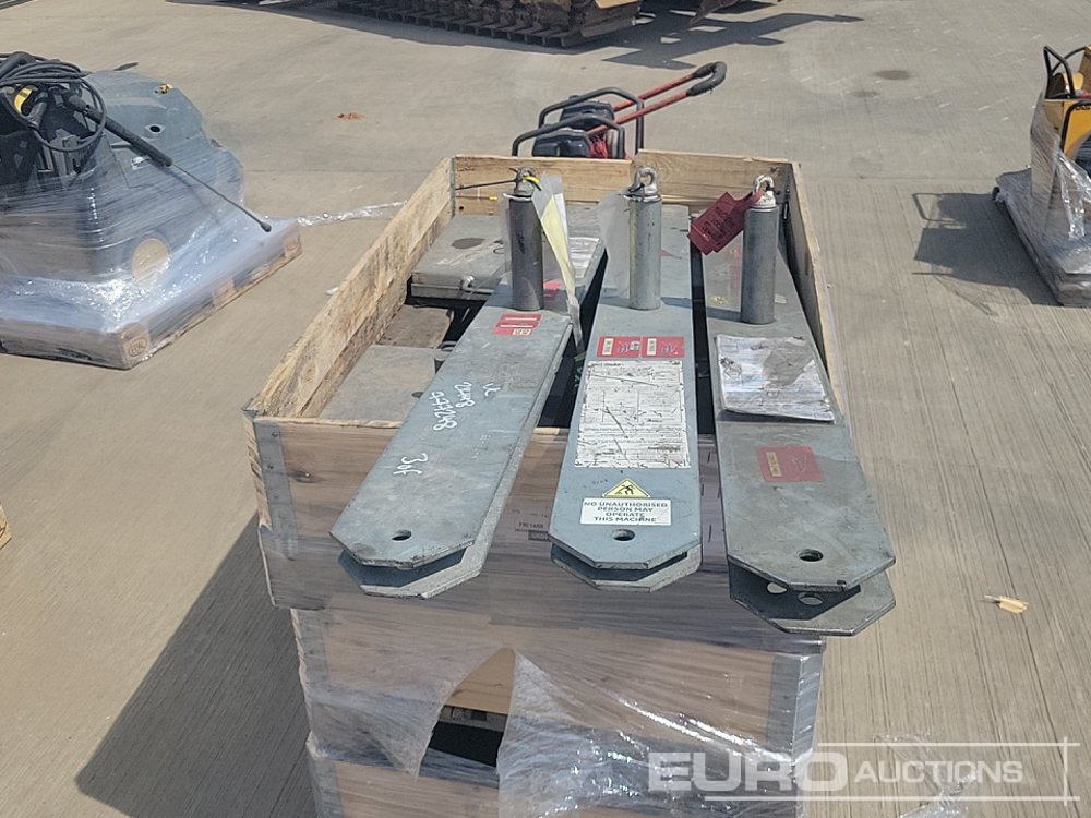 Stillage of Base Weights & Man Anchors (3 of) - Membangun inventaris: gambar 4 Stillage of Base Weights & Man Anchors (3 of) - Membangun inventaris: gambar 4