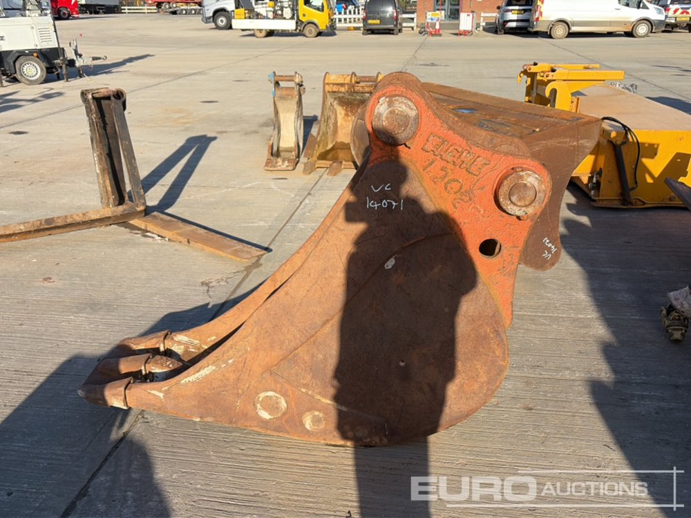 Strickland 20" Digging Bucket 80mm Pin to suit 20 Ton Excavator - Ember: gambar 2 Strickland 20" Digging Bucket 80mm Pin to suit 20 Ton Excavator - Ember: gambar 2