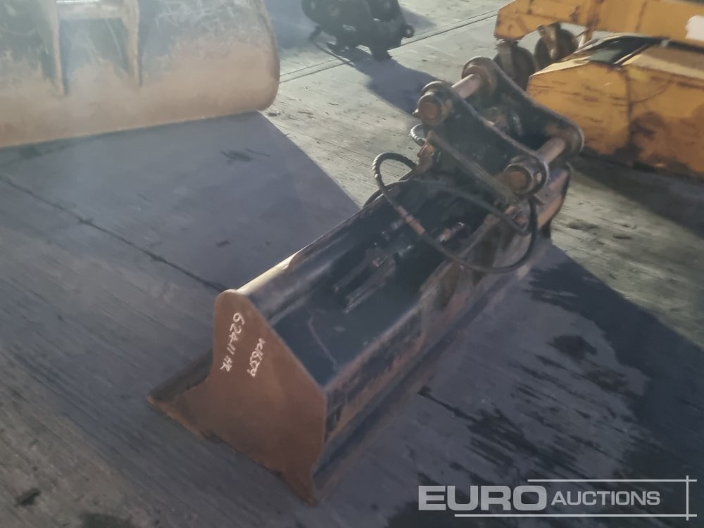 Strickland 72" Hydraulic Tilting Bucket 50mm Pin to suit 6-8 Ton Excavator - Ember: gambar 3 Strickland 72" Hydraulic Tilting Bucket 50mm Pin to suit 6-8 Ton Excavator - Ember: gambar 3