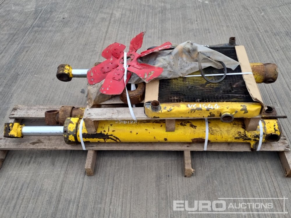 JCB Hudraulic Cylinder (3 of), Radiator & Spares to suit Backhoe Loader - Suku cadang: gambar 4 JCB Hudraulic Cylinder (3 of), Radiator & Spares to suit Backhoe Loader - Suku cadang: gambar 4
