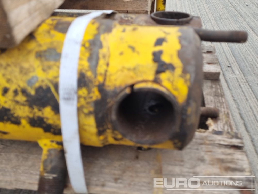 JCB Hudraulic Cylinder (3 of), Radiator & Spares to suit Backhoe Loader - Suku cadang: gambar 5 JCB Hudraulic Cylinder (3 of), Radiator & Spares to suit Backhoe Loader - Suku cadang: gambar 5