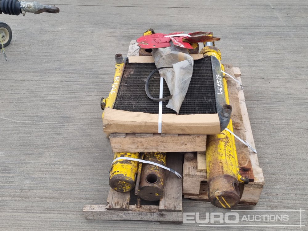 JCB Hudraulic Cylinder (3 of), Radiator & Spares to suit Backhoe Loader - Suku cadang: gambar 3 JCB Hudraulic Cylinder (3 of), Radiator & Spares to suit Backhoe Loader - Suku cadang: gambar 3