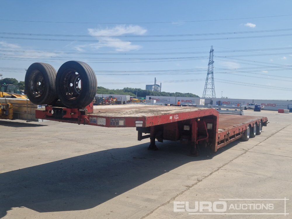 TSR Tri Axle Extendable Stepframe Low Loader Trailer, Out Riggers, Rear Steer, Winch (Plating Certificate Available) - Semi-trailer flatbed: gambar 1 TSR Tri Axle Extendable Stepframe Low Loader Trailer, Out Riggers, Rear Steer, Winch (Plating Certificate Available) - Semi-trailer flatbed: gambar 1