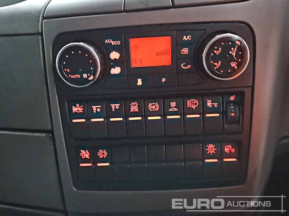 Tractor head 2015 MAN TGX26.480: gambar 38