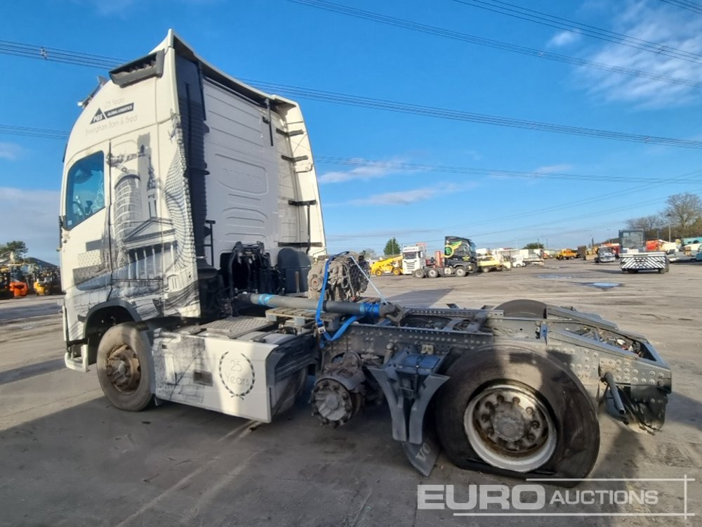 2017 Volvo 6x2 Mid Lift, 3 Way Camera, A/C, Automatic Gearbox - Tractor head: gambar 2 2017 Volvo 6x2 Mid Lift, 3 Way Camera, A/C, Automatic Gearbox - Tractor head: gambar 2