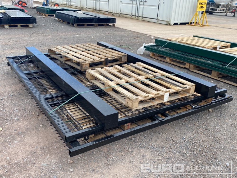 Unused 3m x 2.4m Black Mesh Gate (2 of) Posts (2 of) - Membangun inventaris: gambar 2 Unused 3m x 2.4m Black Mesh Gate (2 of) Posts (2 of) - Membangun inventaris: gambar 2