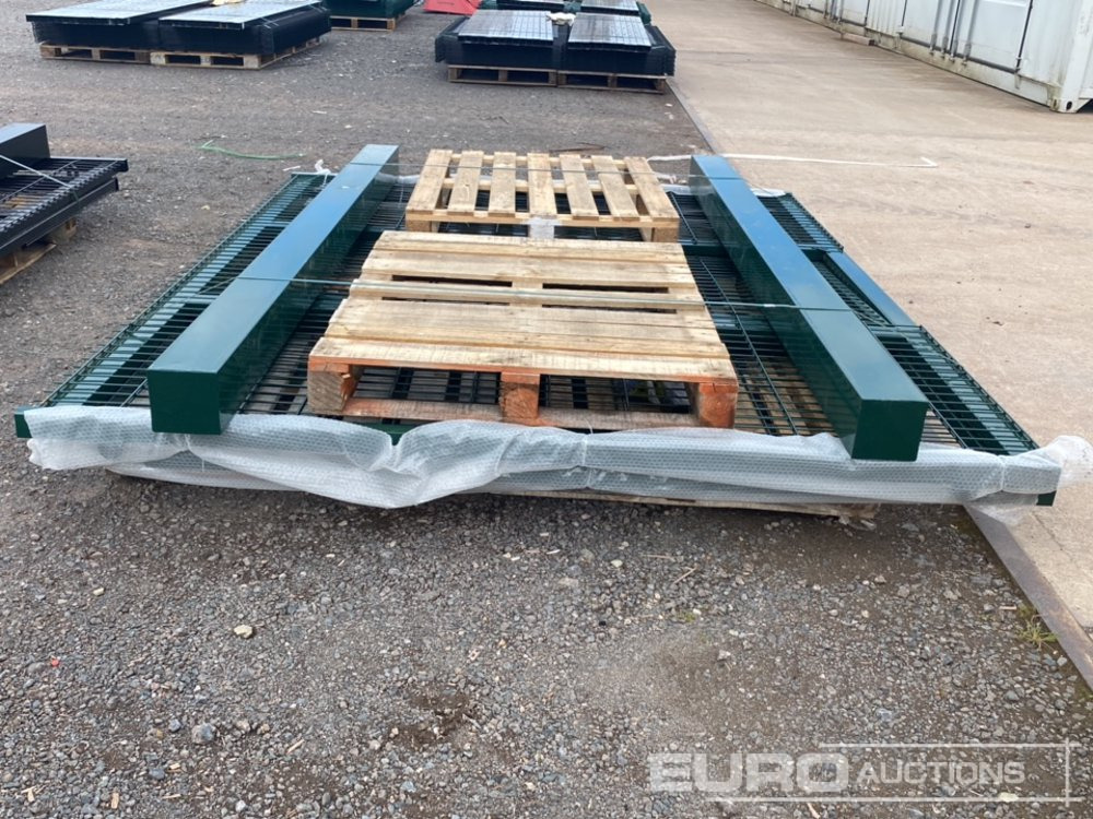 Unused 3m x 2.4m Green Mesh Gate (2 of) Posts (2 of) - Membangun inventaris: gambar 3 Unused 3m x 2.4m Green Mesh Gate (2 of) Posts (2 of) - Membangun inventaris: gambar 3