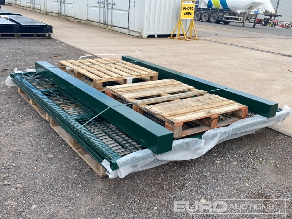 Unused 3m x 2.4m Green Mesh Gate (2 of) Posts (2 of) - Membangun inventaris: gambar 2 Unused 3m x 2.4m Green Mesh Gate (2 of) Posts (2 of) - Membangun inventaris: gambar 2