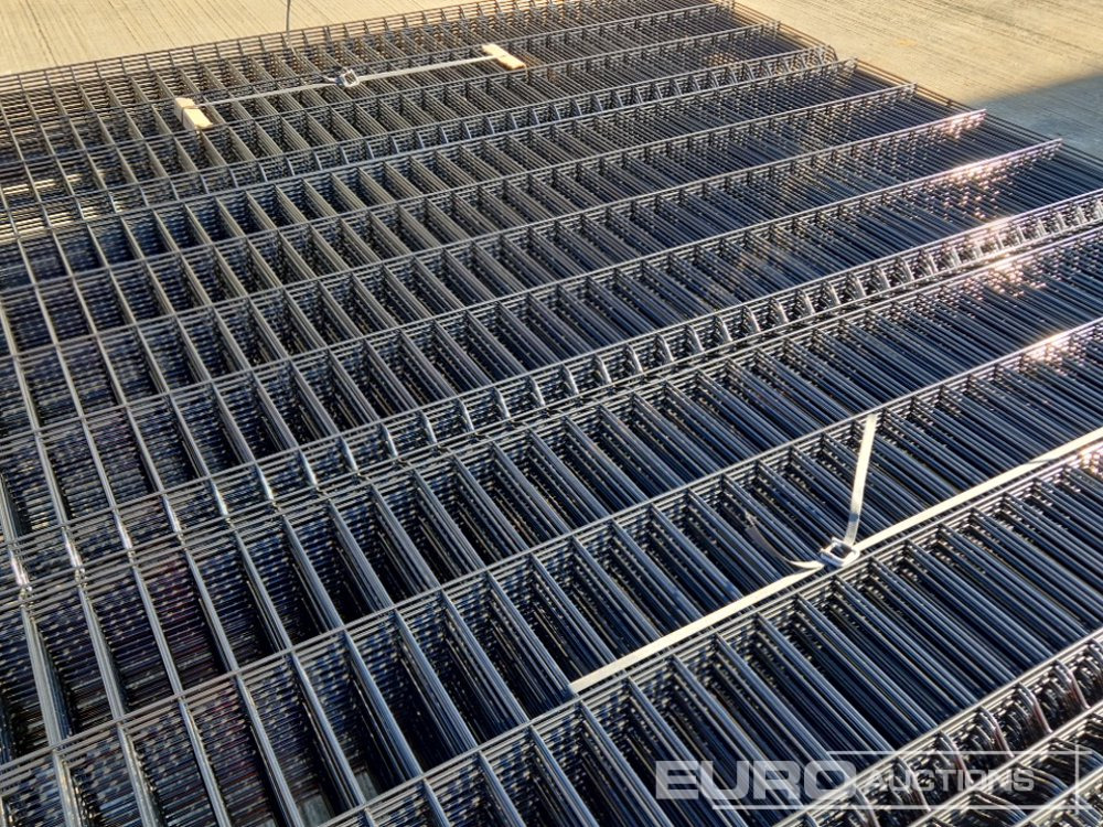 Membangun inventaris Unused Galvanised & Powder Coated Heavy Duty (5mm) Wire Mesh Fencing, 25 x H2.4m x W2.2m Panels, 26 x 60mm x 60mm x3m Posts, with Fittings (Black): gambar 11