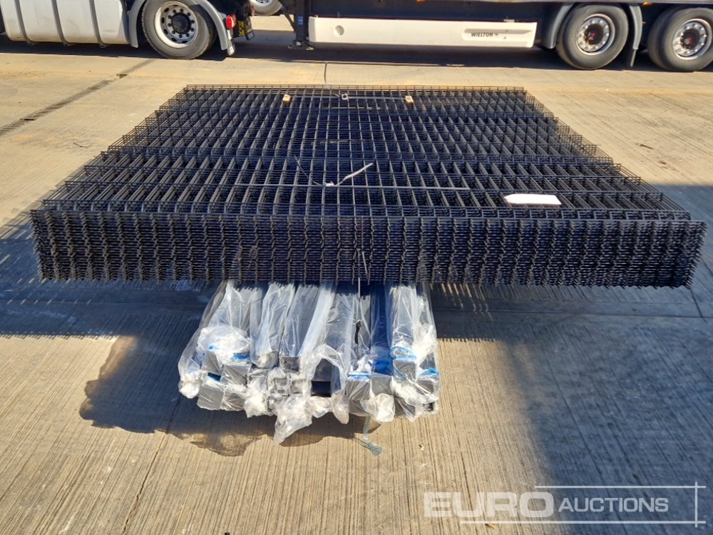 Membangun inventaris Unused Galvanised & Powder Coated Heavy Duty (5mm) Wire Mesh Fencing, 25 x H2.4m x W2.2m Panels, 26 x 60mm x 60mm x3m Posts, with Fittings (Black): gambar 8