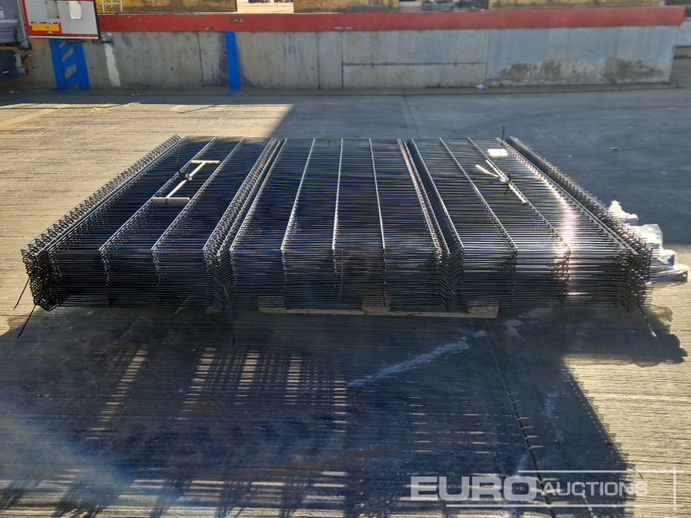 Membangun inventaris Unused Galvanised & Powder Coated Heavy Duty (5mm) Wire Mesh Fencing, 25 x H2.4m x W2.2m Panels, 26 x 60mm x 60mm x3m Posts, with Fittings (Black): gambar 6