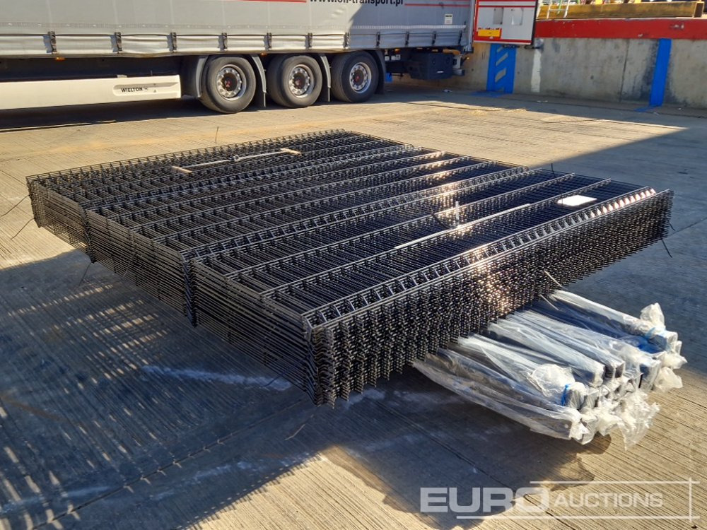Membangun inventaris Unused Galvanised & Powder Coated Heavy Duty (5mm) Wire Mesh Fencing, 25 x H2.4m x W2.2m Panels, 26 x 60mm x 60mm x3m Posts, with Fittings (Black): gambar 7