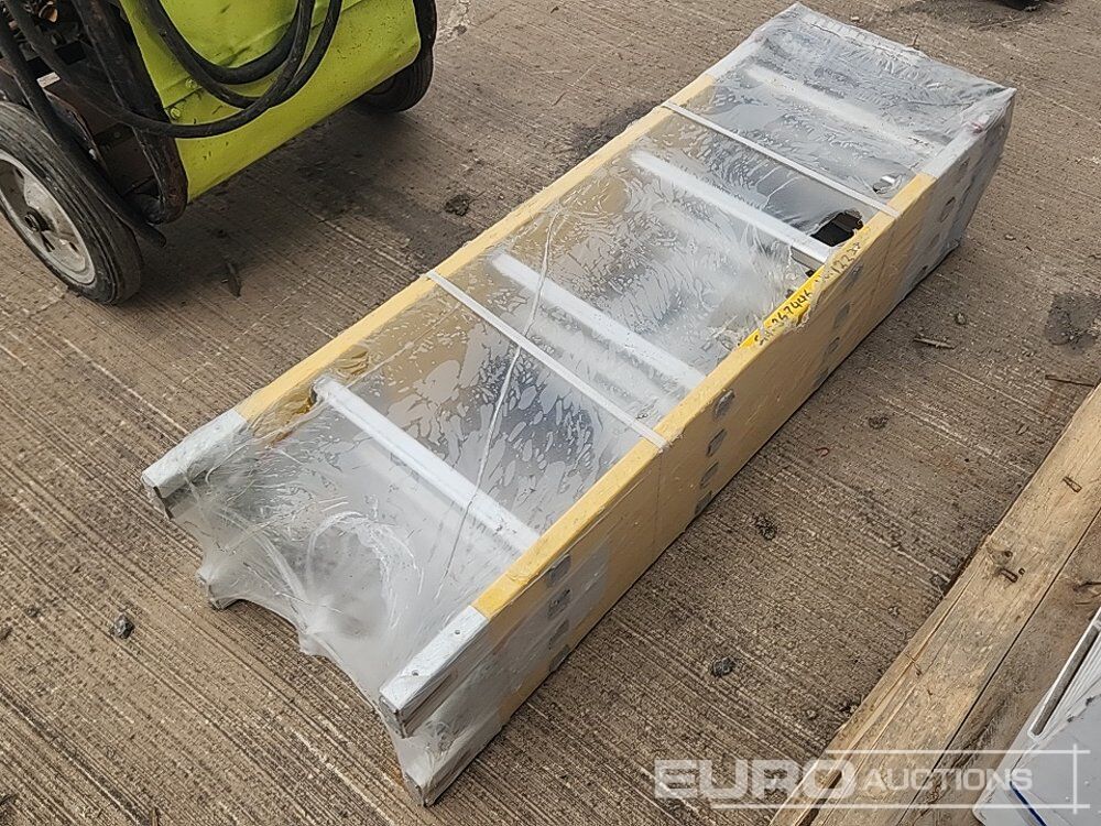 Unused Multipurpose Fibreglass Step Ladder - Peralatan bengkel: gambar 3 Unused Multipurpose Fibreglass Step Ladder - Peralatan bengkel: gambar 3