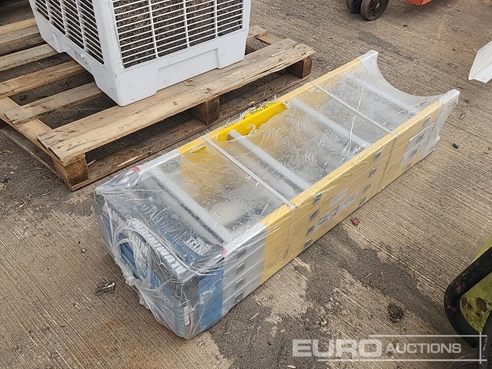 Unused Multipurpose Fibreglass Step Ladder - Peralatan bengkel: gambar 1 Unused Multipurpose Fibreglass Step Ladder - Peralatan bengkel: gambar 1
