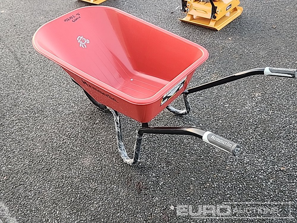 Unused Plastic Tub Wheelbarrow - Membangun inventaris: gambar 2 Unused Plastic Tub Wheelbarrow - Membangun inventaris: gambar 2
