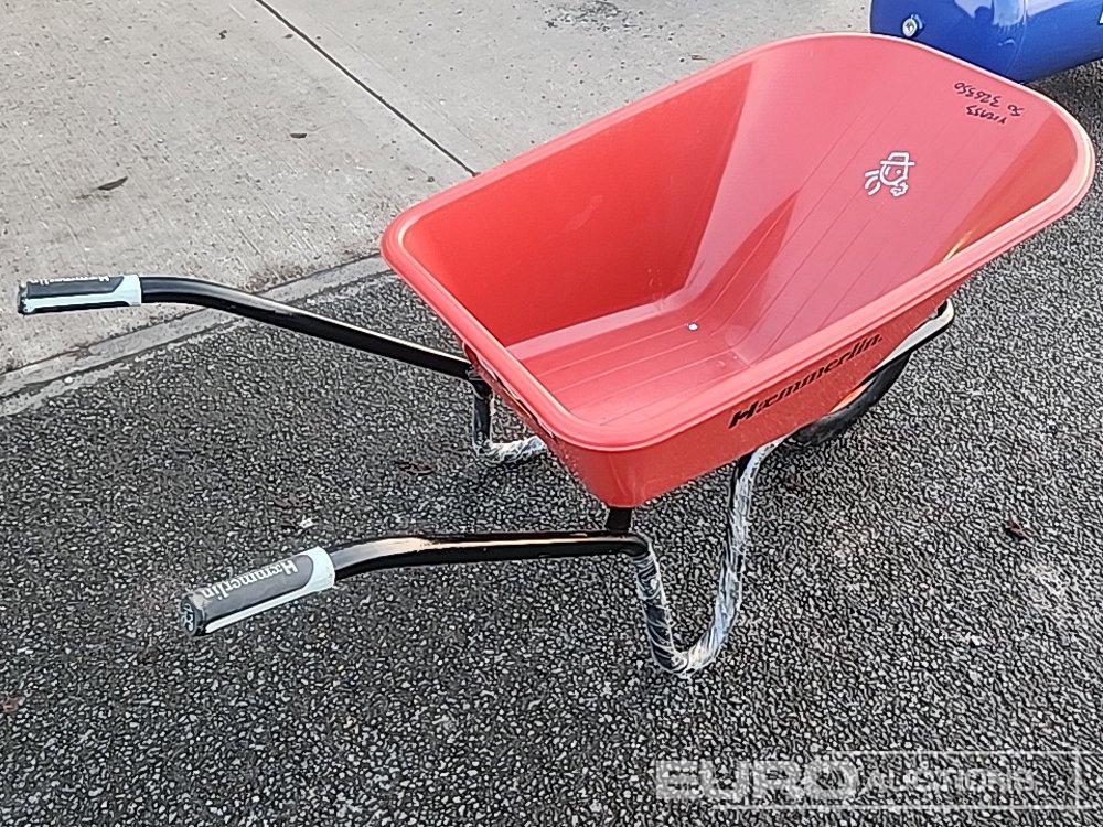 Unused Plastic Tub Wheelbarrow - Membangun inventaris: gambar 3 Unused Plastic Tub Wheelbarrow - Membangun inventaris: gambar 3