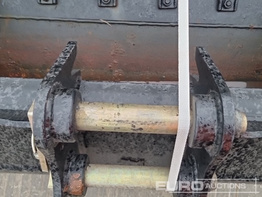 Unused Rhinox 48" Ditching, 36" Digging Bucket 35mm Pin to suit Mini Excavator - Ember: gambar 5 Unused Rhinox 48" Ditching, 36" Digging Bucket 35mm Pin to suit Mini Excavator - Ember: gambar 5