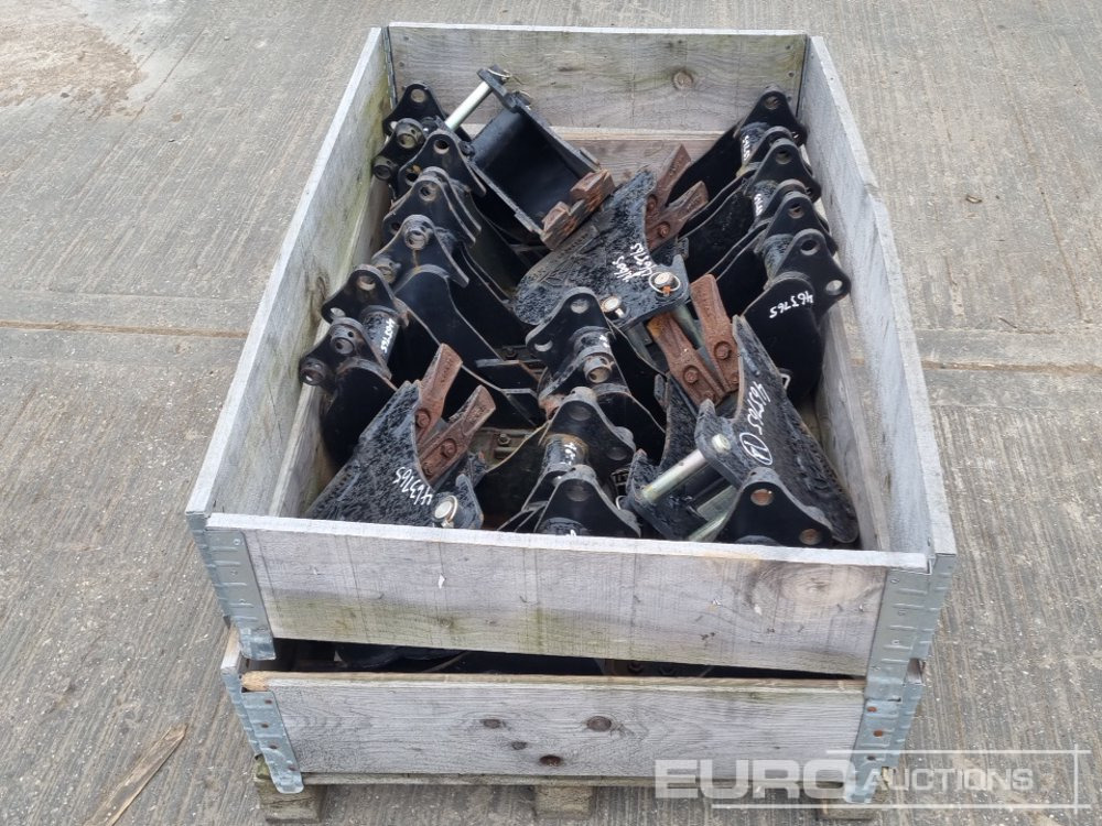 Unused Rhinox 6" Digging Bucket 25mm Pin to suit Mini Excavator (15 of) - Ember: gambar 1 Unused Rhinox 6" Digging Bucket 25mm Pin to suit Mini Excavator (15 of) - Ember: gambar 1