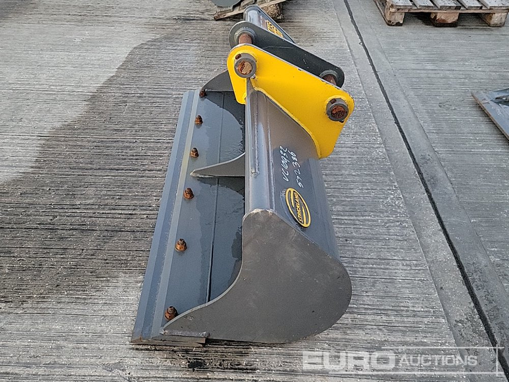 Unused Strickland 60" Ditching Bucket 45mm Pin to suit 4-6 Ton Excavator - Ember: gambar 2 Unused Strickland 60" Ditching Bucket 45mm Pin to suit 4-6 Ton Excavator - Ember: gambar 2