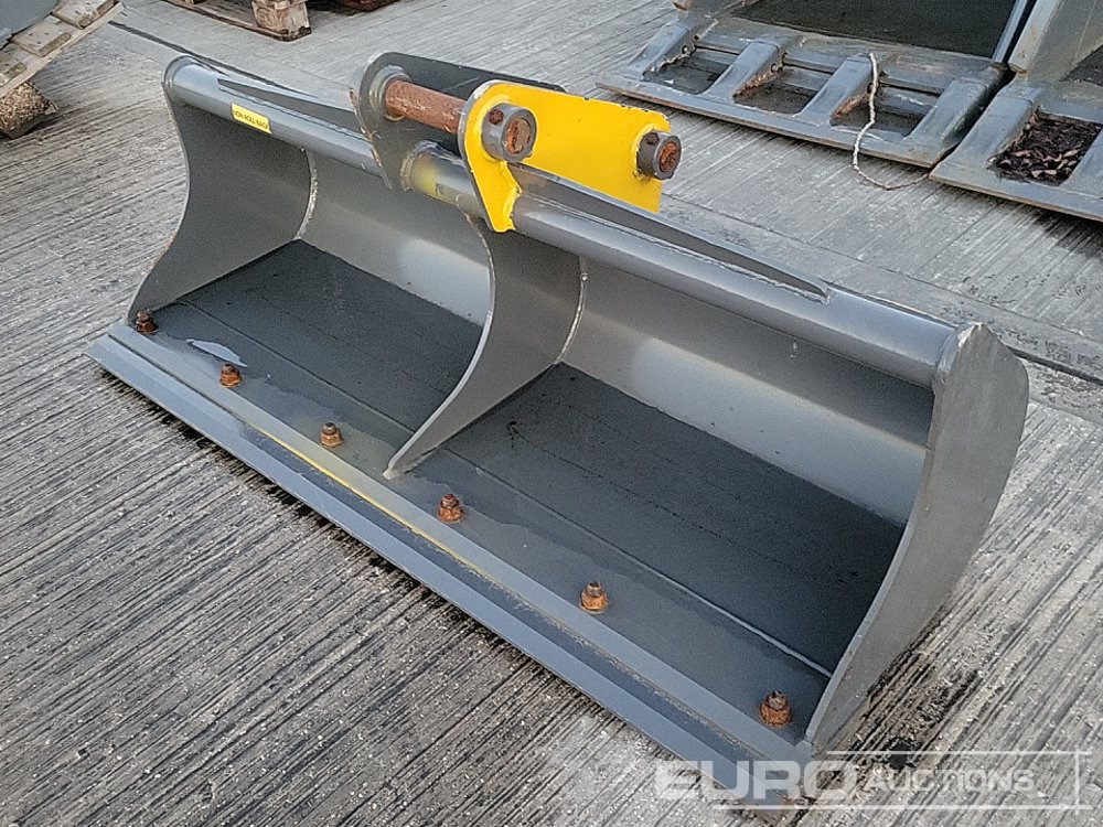 Unused Strickland 60" Ditching Bucket 45mm Pin to suit 4-6 Ton Excavator - Ember: gambar 1 Unused Strickland 60" Ditching Bucket 45mm Pin to suit 4-6 Ton Excavator - Ember: gambar 1
