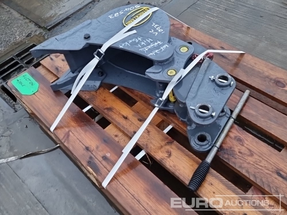 Unused Strickland Manual QH, 9" Digging Bucket 30mm Pin to suit Mini Excavator - Ember: gambar 1 Unused Strickland Manual QH, 9" Digging Bucket 30mm Pin to suit Mini Excavator - Ember: gambar 1