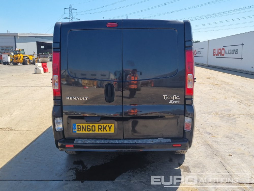 2010 Renault Trafic Sport - Van pengiriman: gambar 4 2010 Renault Trafic Sport - Van pengiriman: gambar 4