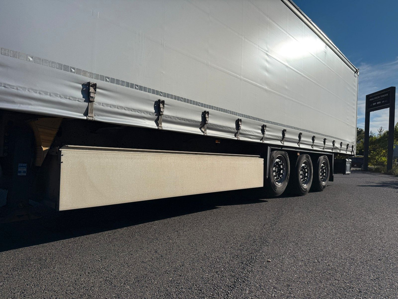 Schmitz Cargobull SCB S3T/Pallettenkasten/Liftachse - Semi-trailer dengan terpal samping: gambar 3 Schmitz Cargobull SCB S3T/Pallettenkasten/Liftachse - Semi-trailer dengan terpal samping: gambar 3