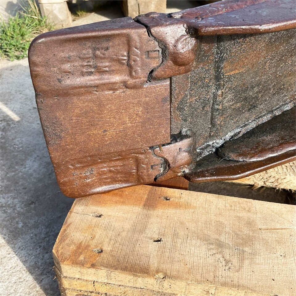 Ember untuk Backhoe loader ABC 20cm: gambar 15 Ember untuk Backhoe loader ABC 20cm: gambar 15