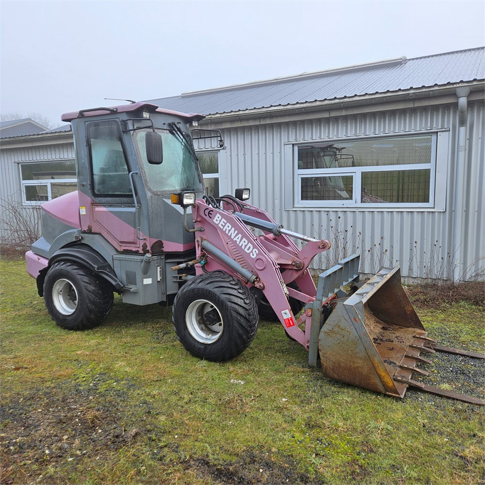 Bernards W1600C - Skid steer: gambar 1 Bernards W1600C - Skid steer: gambar 1
