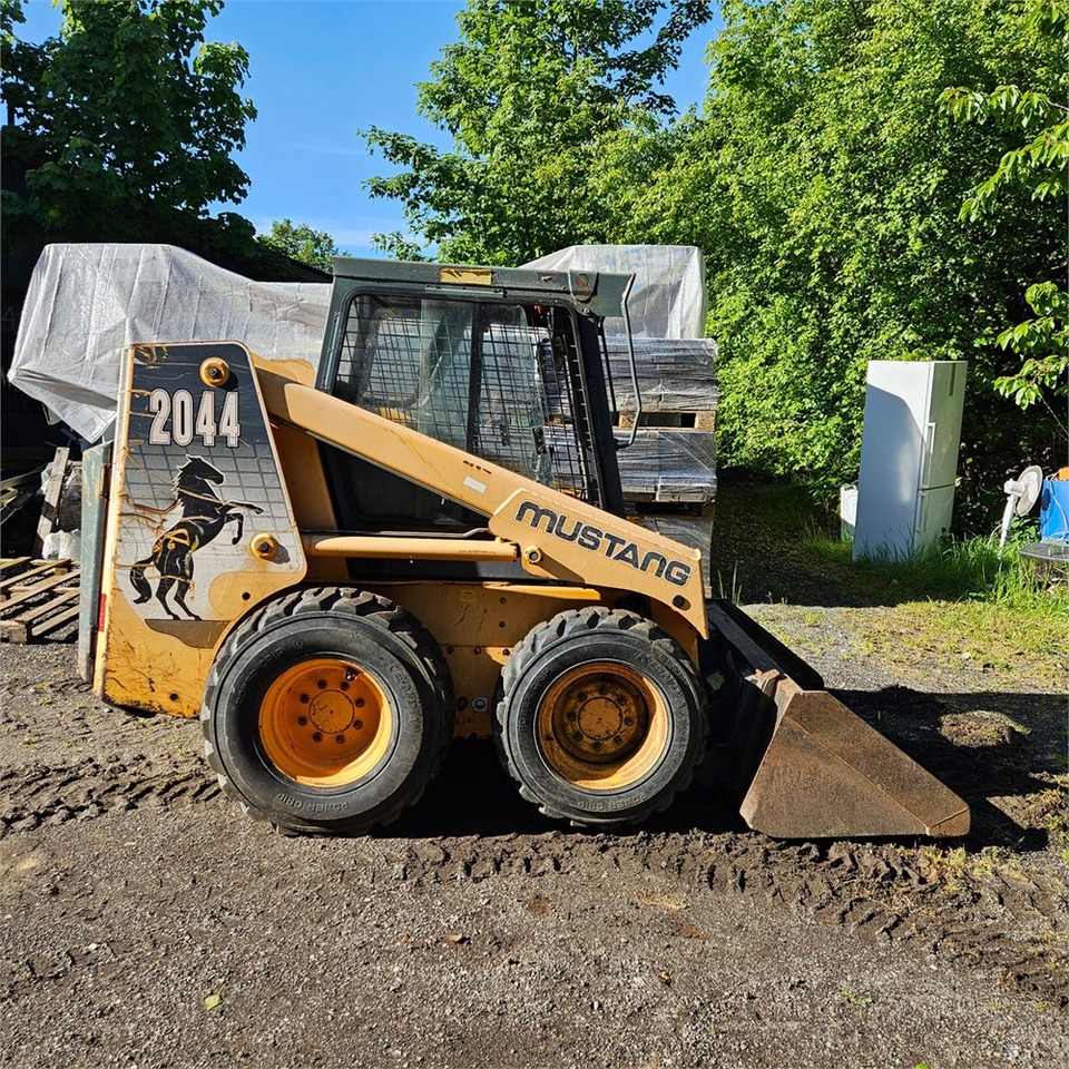 Bobcat Mustang 2044 - Skid steer: gambar 5 Bobcat Mustang 2044 - Skid steer: gambar 5