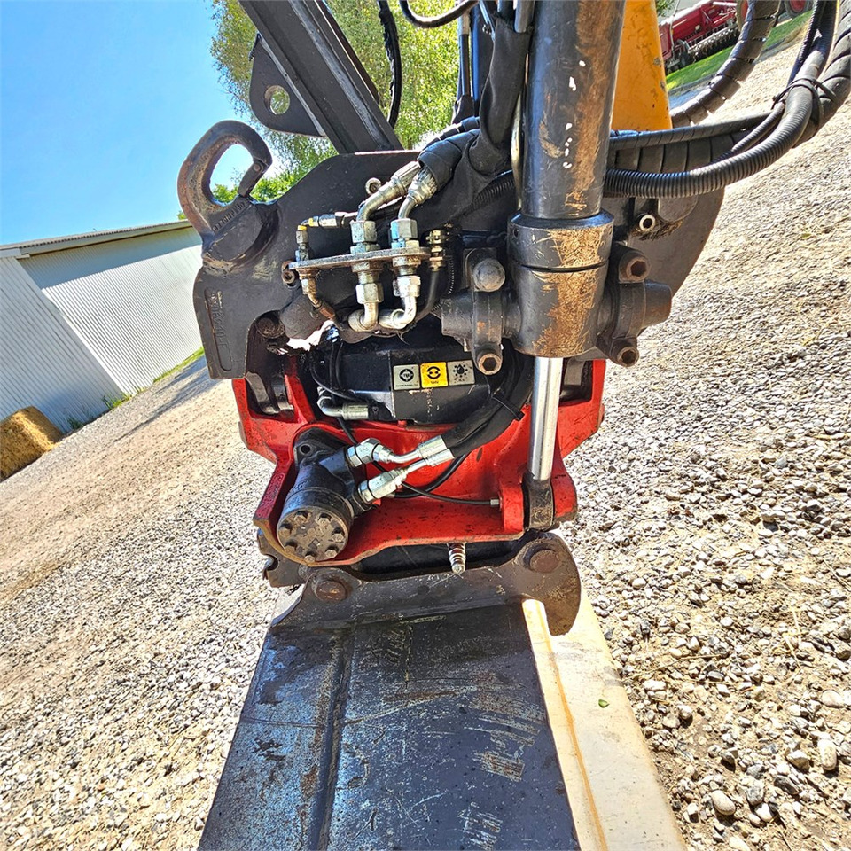 Ekskavator mini Case CX75C SR: gambar 27