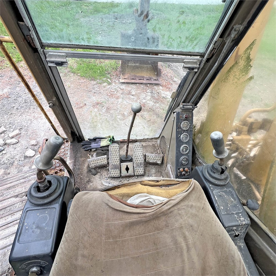 Ekskavator perayap Caterpillar 229: gambar 15