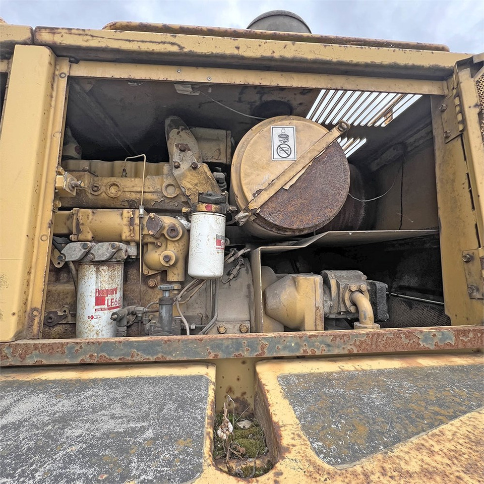 Ekskavator perayap Caterpillar 229: gambar 31
