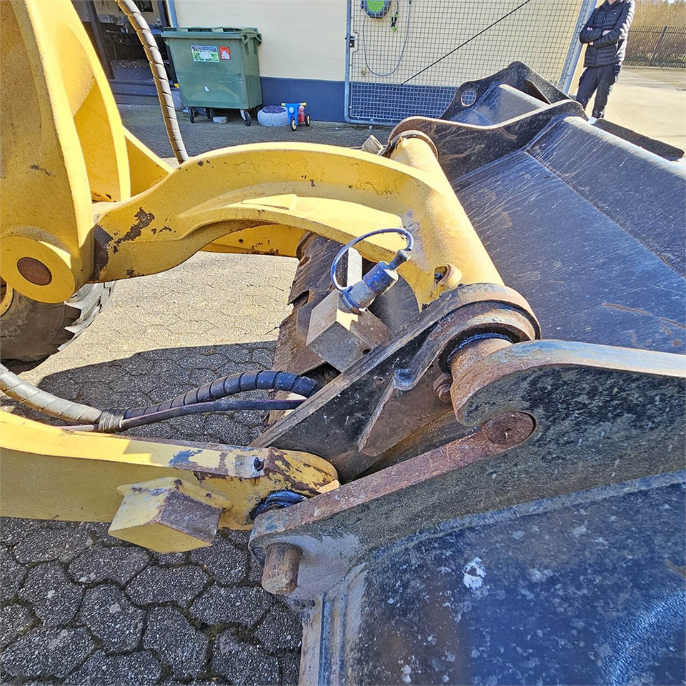 Wheel loader Caterpillar 908 H2: gambar 26 Wheel loader Caterpillar 908 H2: gambar 26