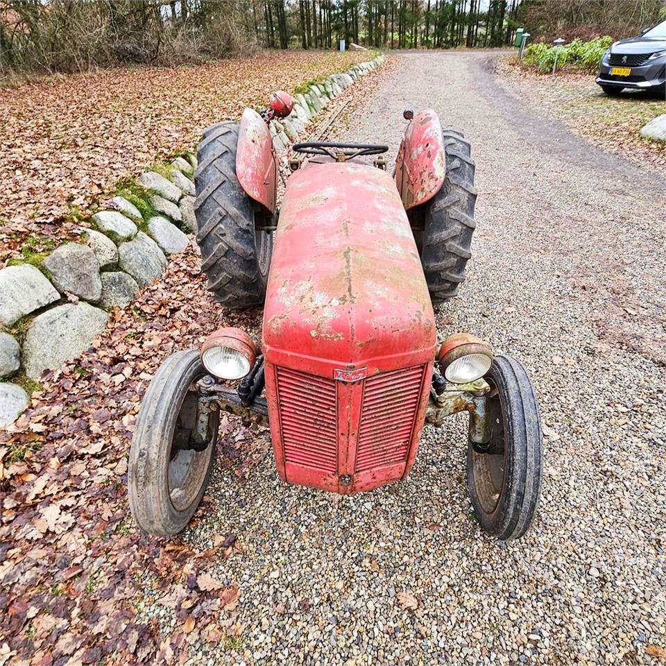 Traktor Ferguson 35: gambar 11