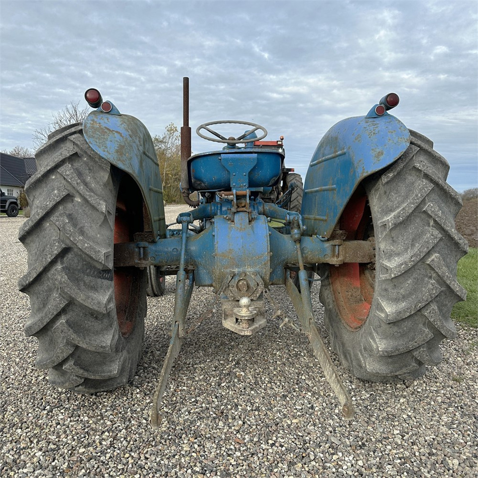 Ford Dexta T3 - Traktor: gambar 5 Ford Dexta T3 - Traktor: gambar 5