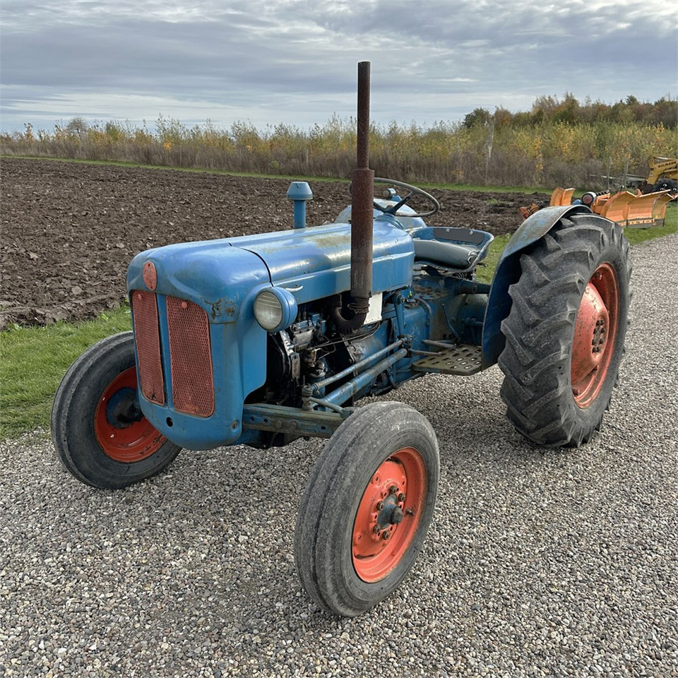 Ford Dexta T3 - Traktor: gambar 3 Ford Dexta T3 - Traktor: gambar 3