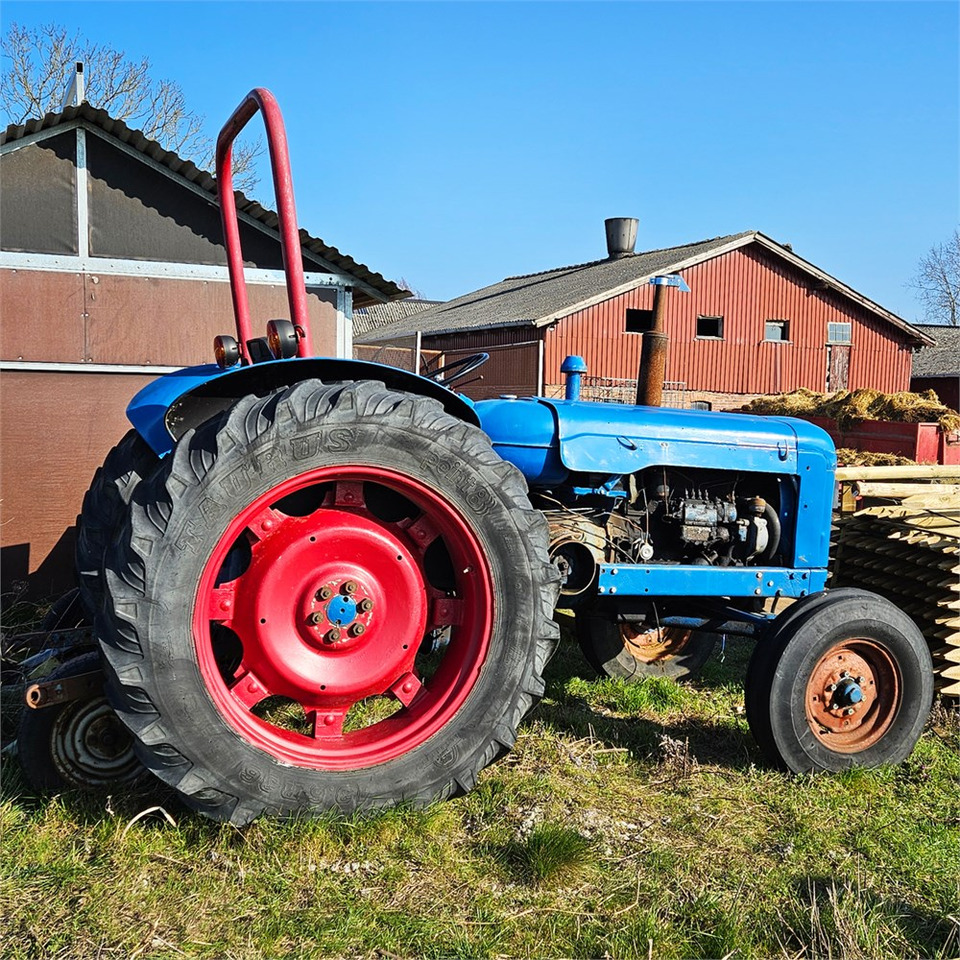 Ford T2 - Traktor: gambar 4 Ford T2 - Traktor: gambar 4