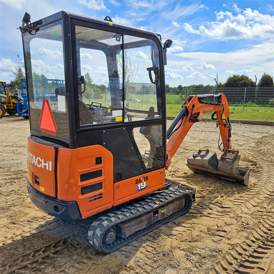 Hitachi ZX19-6 CR - Ekskavator mini: gambar 5 Hitachi ZX19-6 CR - Ekskavator mini: gambar 5