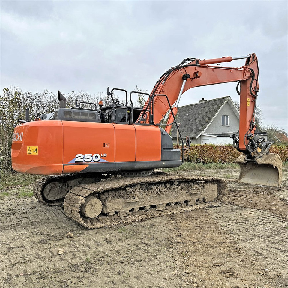 Hitachi ZX250 LC-6 - Ekskavator perayap: gambar 5 Hitachi ZX250 LC-6 - Ekskavator perayap: gambar 5