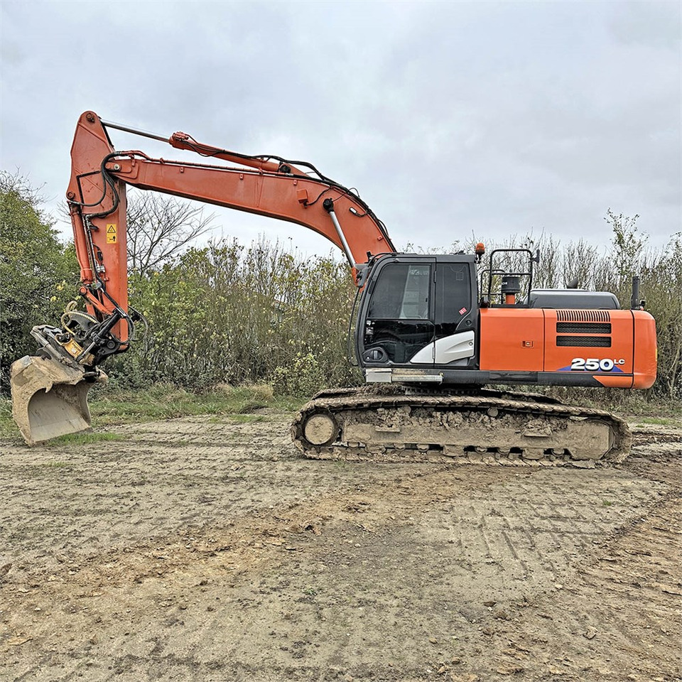 Hitachi ZX250 LC-6 - Ekskavator perayap: gambar 2 Hitachi ZX250 LC-6 - Ekskavator perayap: gambar 2
