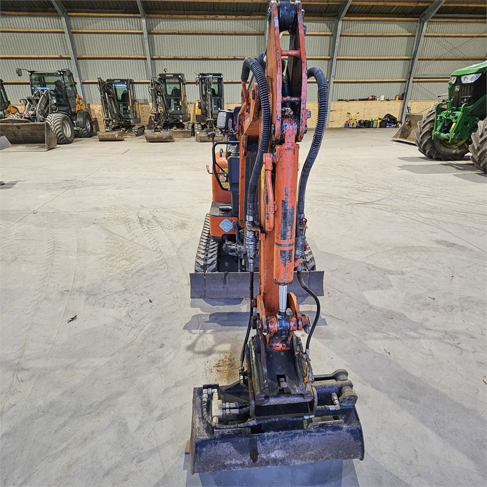 Ekskavator mini Hitachi Zaxis 10U: gambar 7 Ekskavator mini Hitachi Zaxis 10U: gambar 7