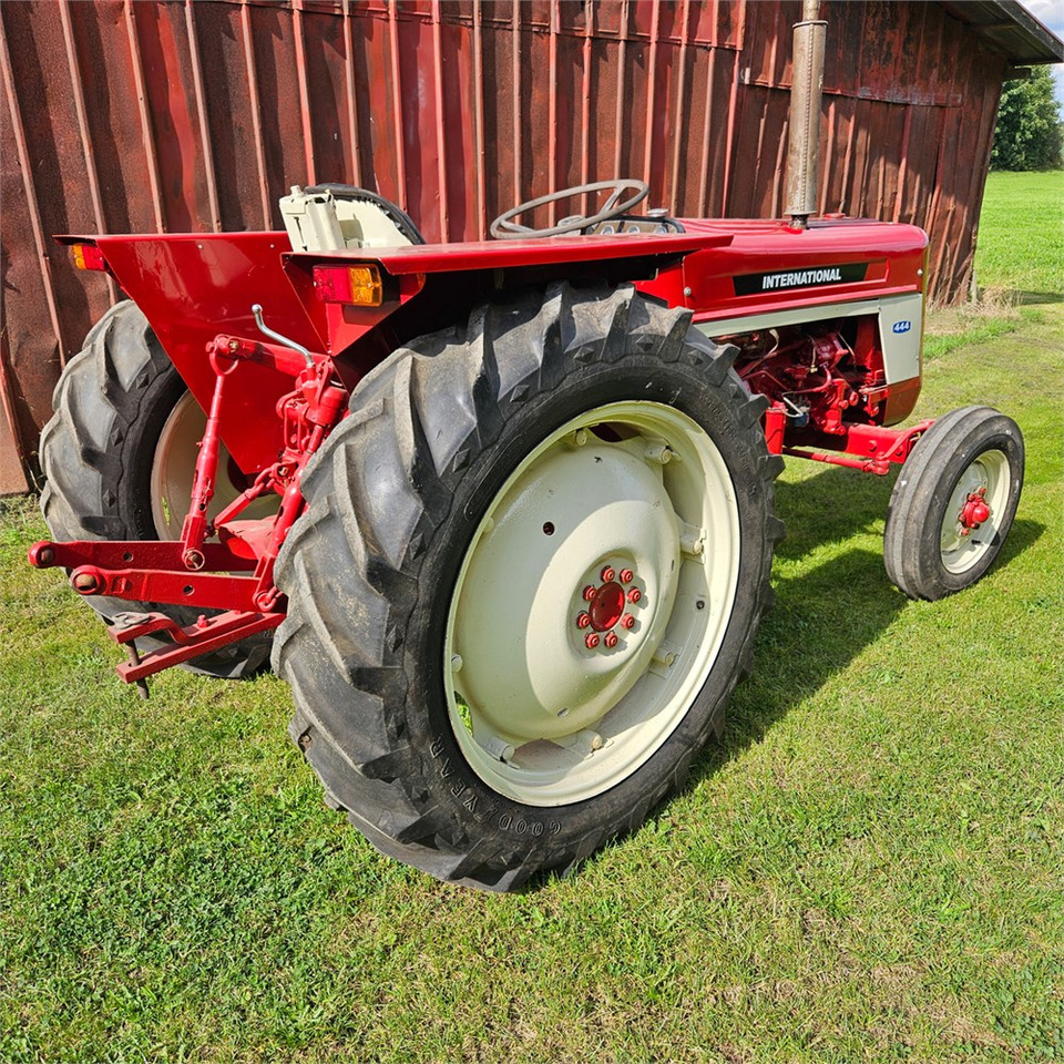 IH 444 - Traktor: gambar 4 IH 444 - Traktor: gambar 4