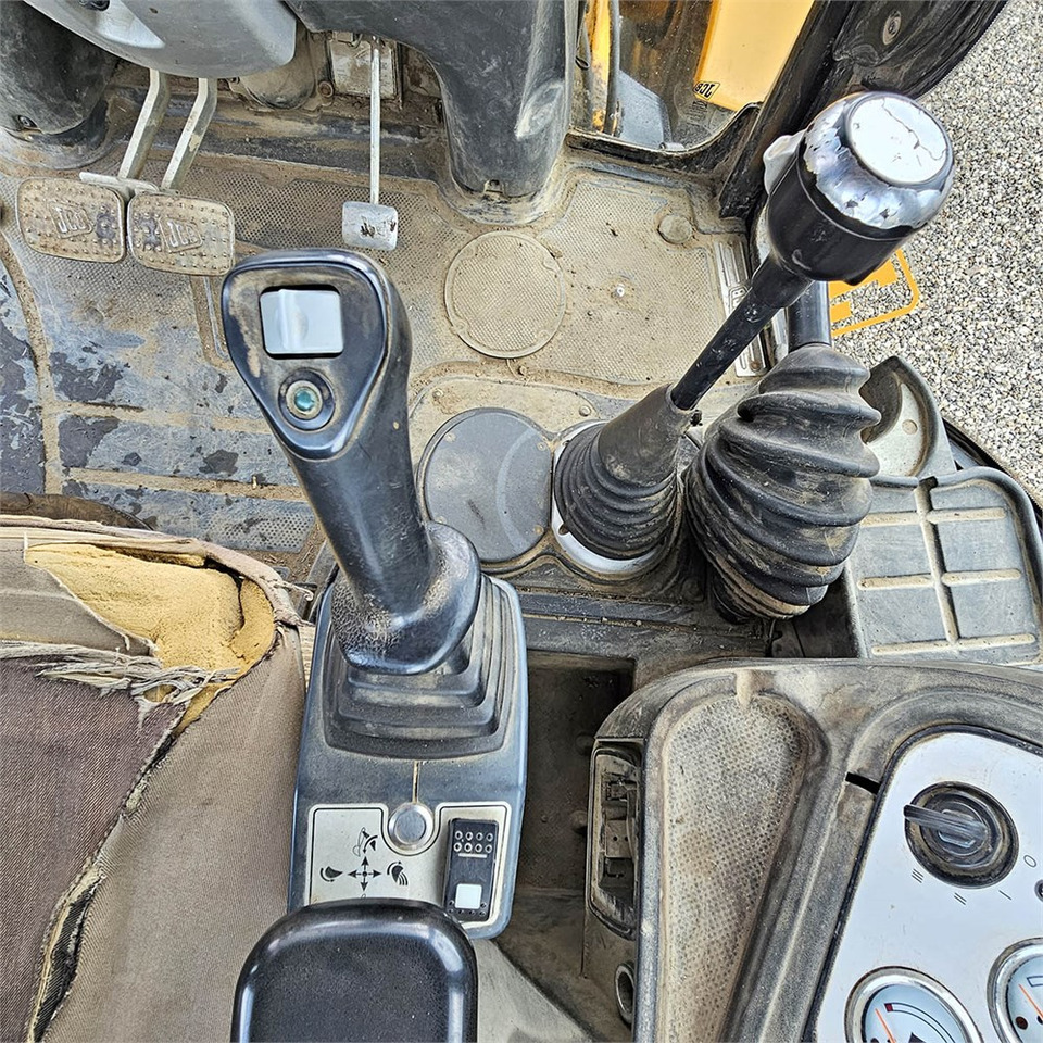 Backhoe loader JCB 4CX: gambar 10