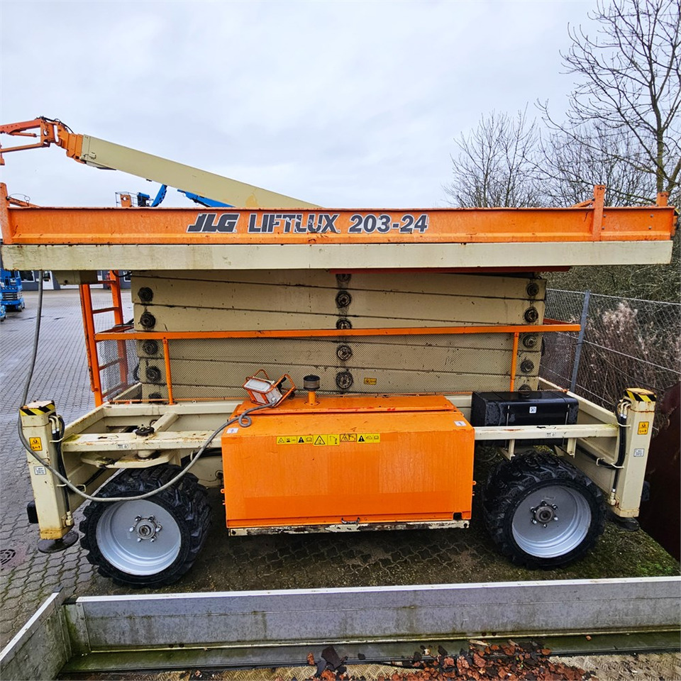 JLG 203-24 - Scissor lifts: gambar 2 JLG 203-24 - Scissor lifts: gambar 2