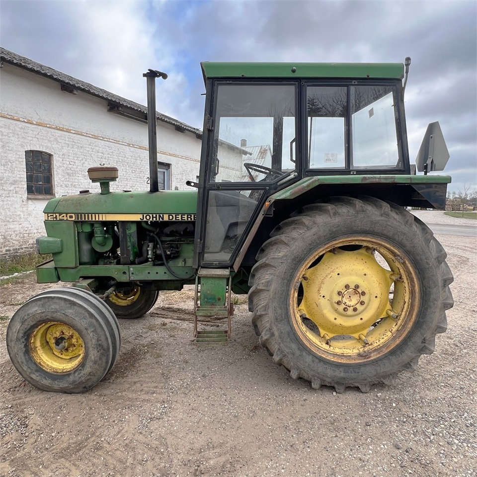 John Deere 2140 - Traktor: gambar 2 John Deere 2140 - Traktor: gambar 2