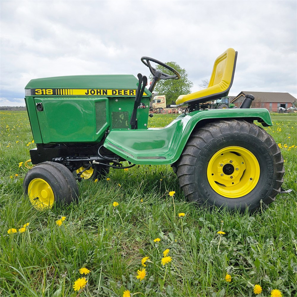 John Deere 318 - Traktor kota: gambar 2 John Deere 318 - Traktor kota: gambar 2